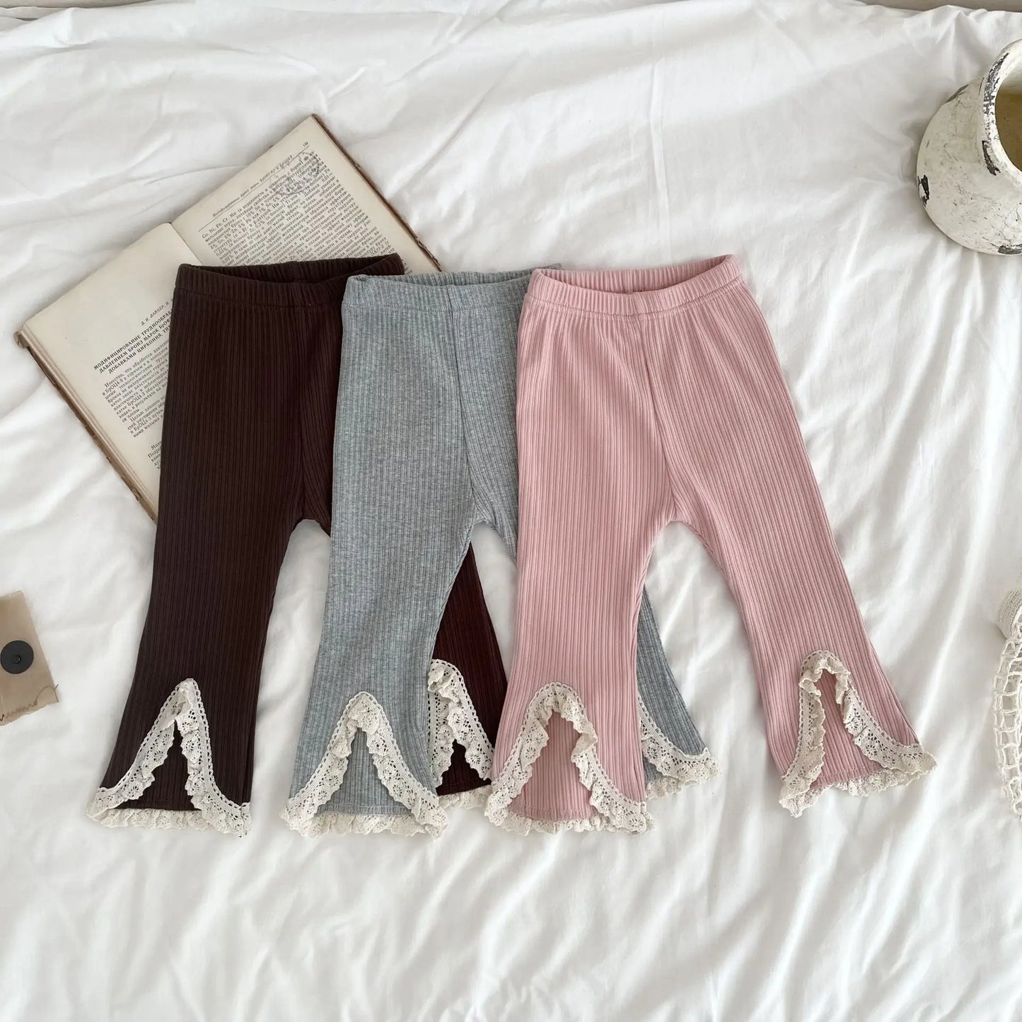 -ベビーパンツ フロントスリット レース フレア レギンスパンツ 3カラー【mh0006345】 - mamahalo shop - レギンスパンツ -  べビー服 - 子供服 - 男の子 - 女の子