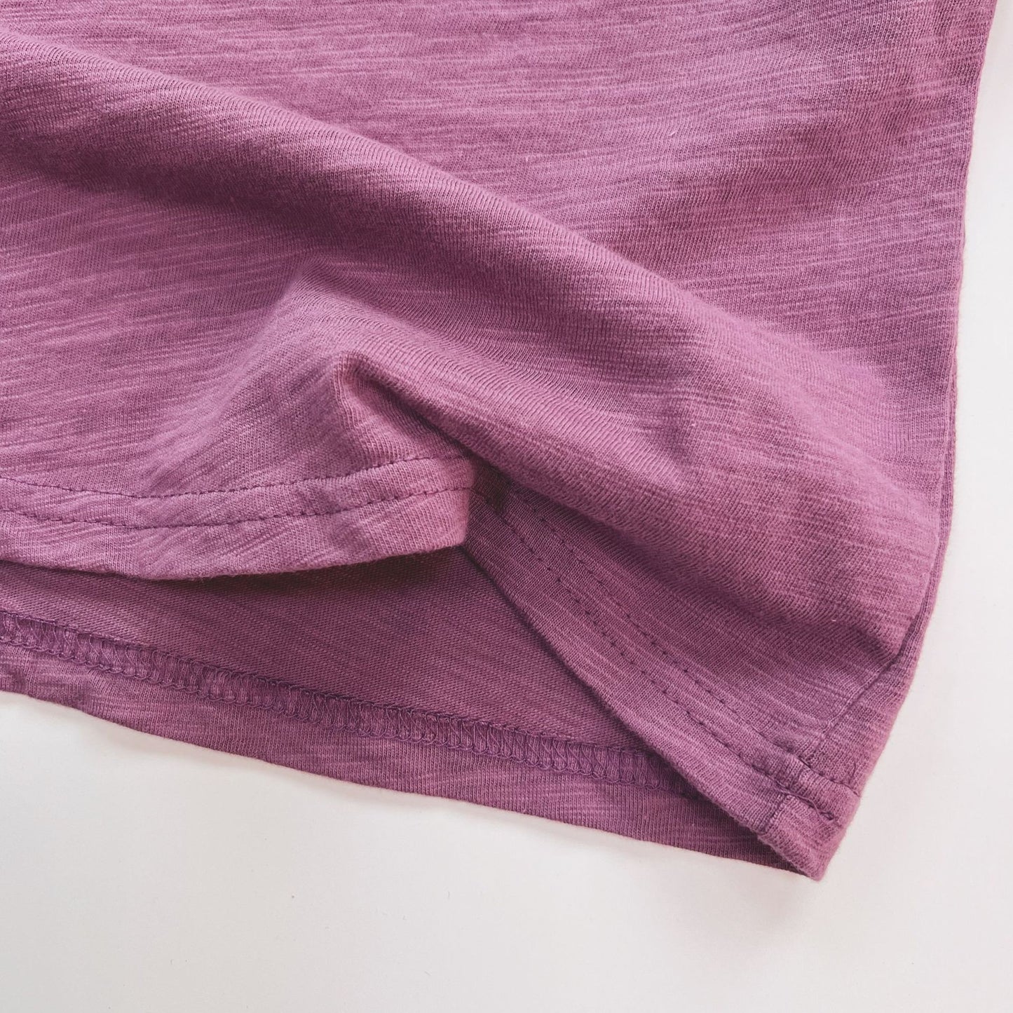 -キッズ レターロゴ プリント 半袖 Tシャツ グレープ パープル ユニセックス - mamahalo shop - 半袖Tシャツ -  べビー服 - 子供服 - 男の子 - 女の子