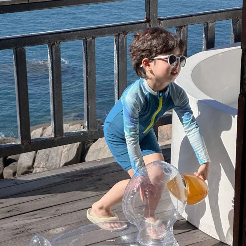 -キッズ水着 長袖ラッシュガード つなぎ ワンピース スイムウェア ブルー【mh0005112】 - mamahalo shop - ベビー用水着 -  べビー服 - 子供服 - 男の子 - 女の子