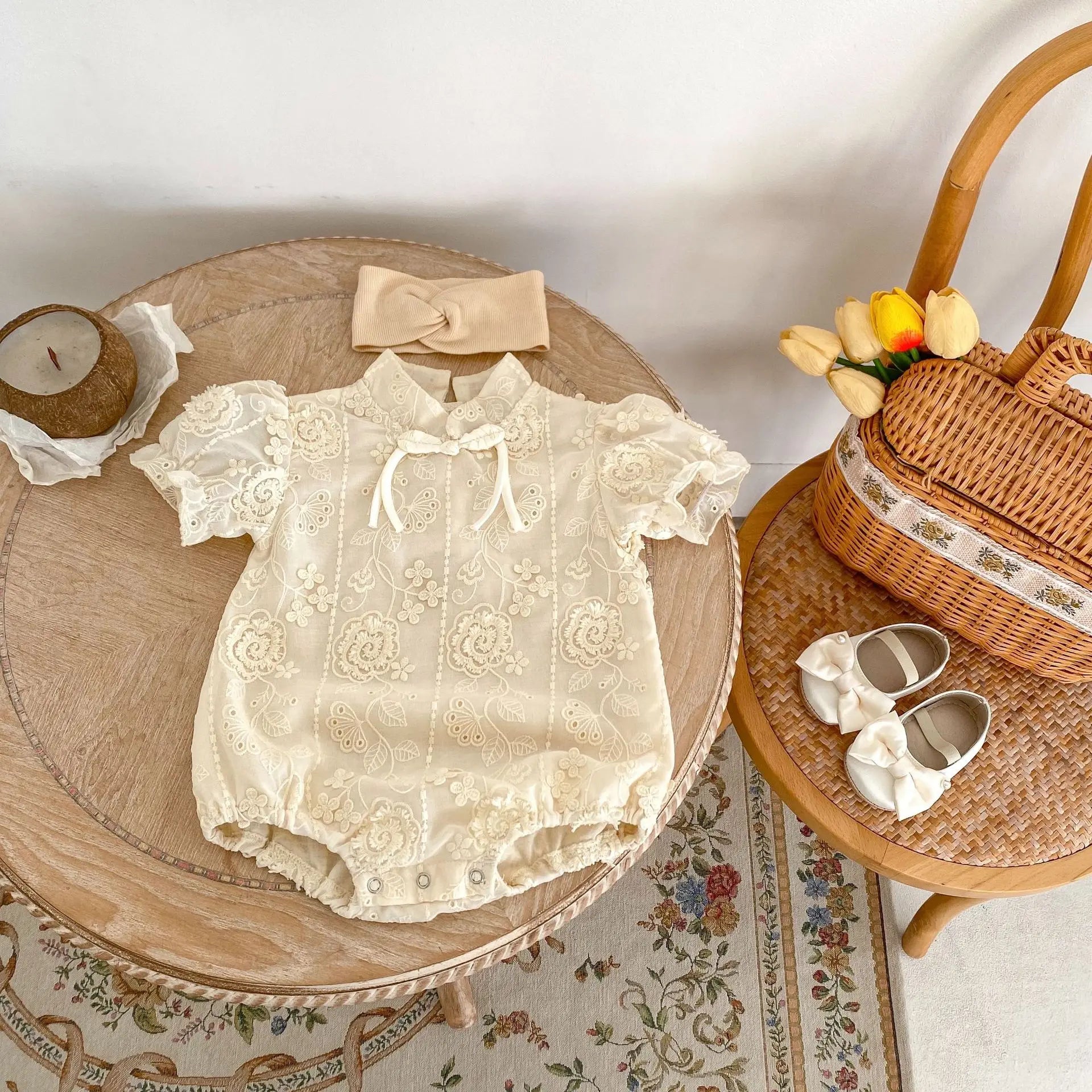 -ベビーロンパース 半袖チャイナドレスボディスーツ フリルレース アプリコット【mh0005539】 - mamahalo shop - 半袖ロンパース -  べビー服 - 子供服 - 男の子 - 女の子