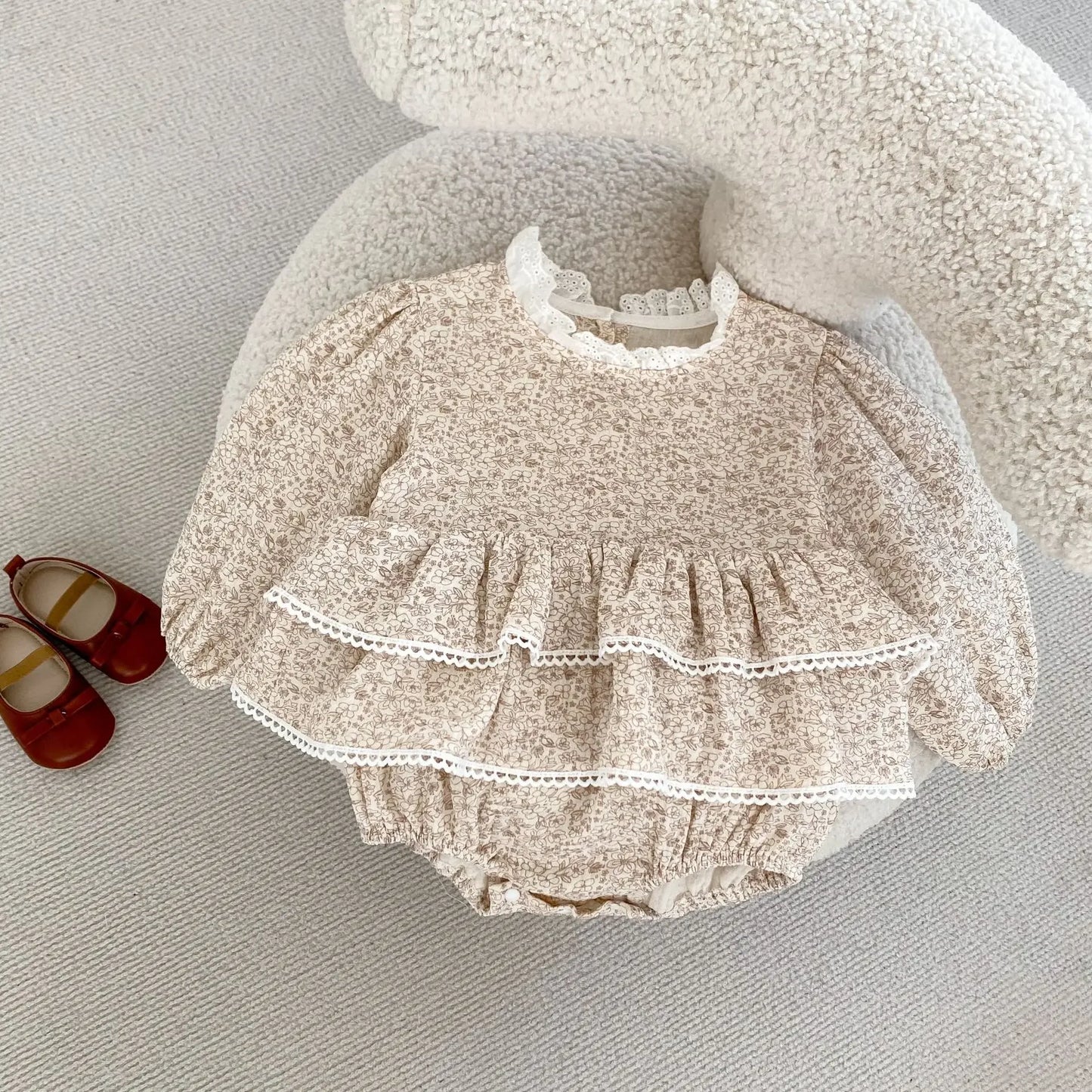 -ベビーロンパース ダブルフリルペプラムフラワプリント長袖パフスリーブボディスーツ - mamahalo shop - 長袖ロンパース -  べビー服 - 子供服 - 男の子 - 女の子