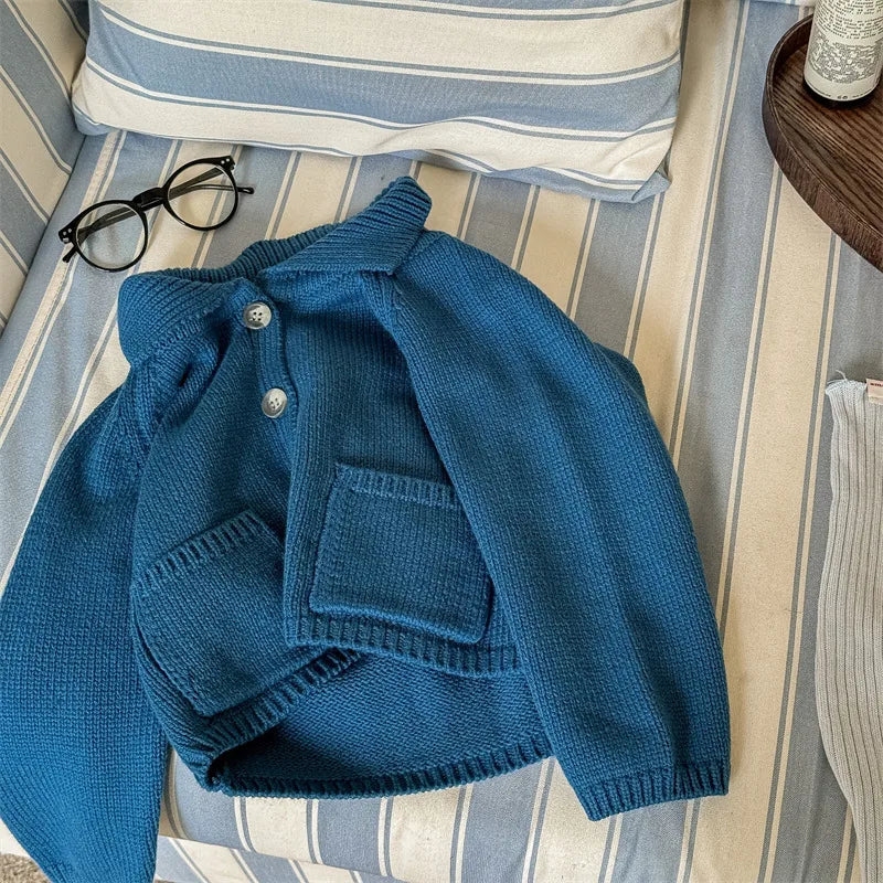 -キッズカーディガン バックレターロゴ刺繍襟付きニットジャケット 2カラー - mamahalo shop - カーディガン・パーカー -  べビー服 - 子供服 - 男の子 - 女の子