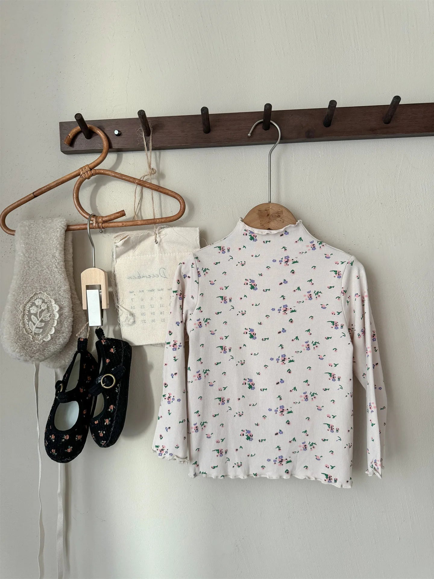 -キッズトップス フリルボトルネックフラワープリント長袖Tシャツ 5カラー【mh0007159】 - mamahalo shop - 長袖Tシャツ -  べビー服 - 子供服 - 男の子 - 女の子