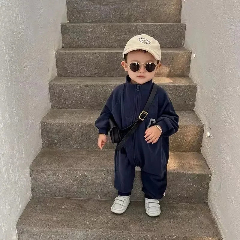 -ベビージャンプスーツ 長袖つなぎ 襟付き ジップアップ レターロゴ 2カラー【mh0006447】 - mamahalo shop - 長袖ジャンプスーツ -  べビー服 - 子供服 - 男の子 - 女の子