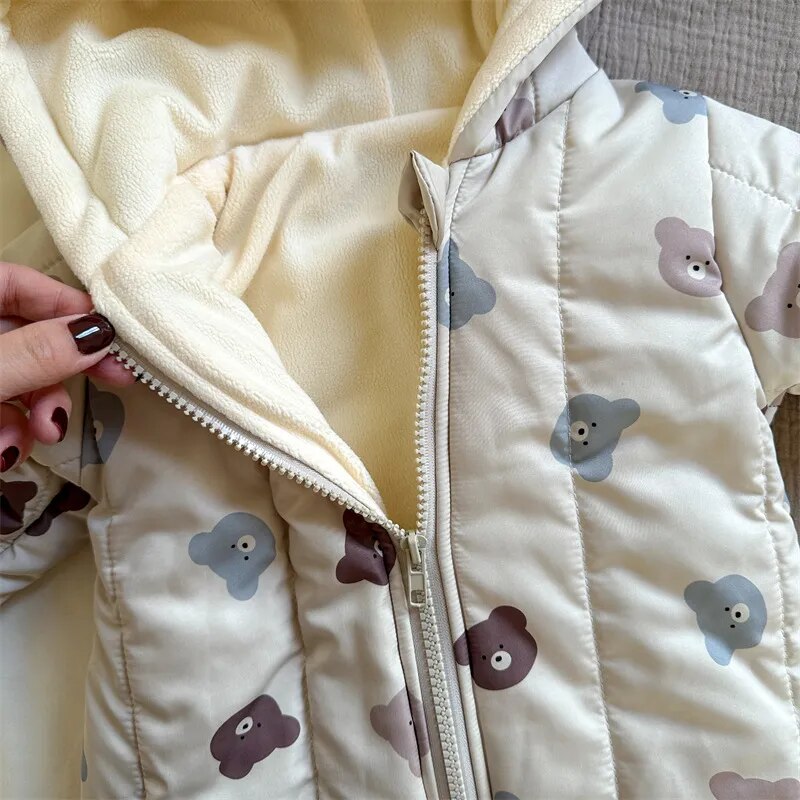 -ベビーアウタージャンプスーツ くま耳フーディロンパース フード付き アウター キルティング エンボス くま ベアプリント 4柄 ユニセックス 男の子 女の子 子供服 - mamahalo shop - アウタージャンプスーツ -  べビー服 - 子供服 - 男の子 - 女の子