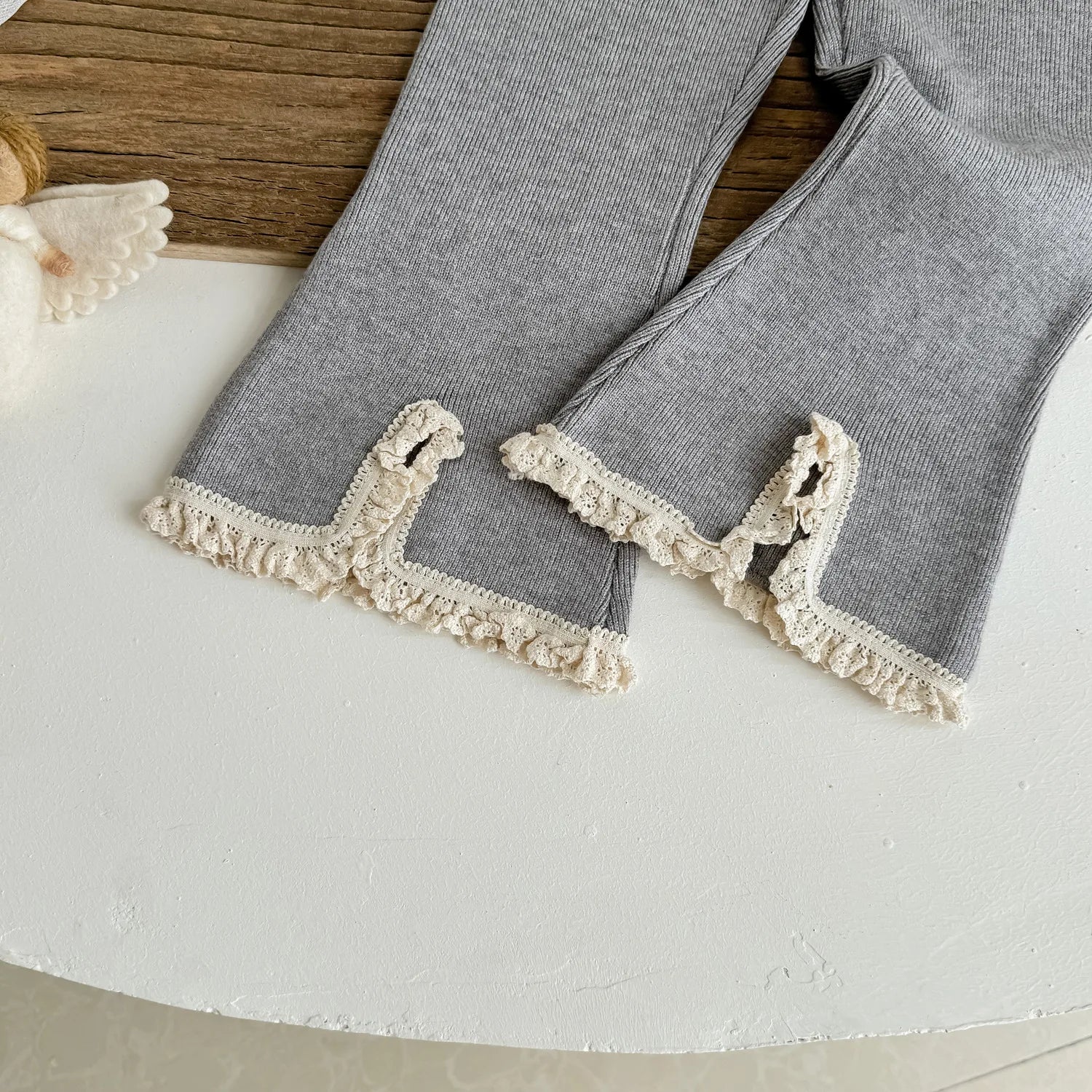 -キッズパンツ レースフリルフロントスリットフレアレギンスパンツ 3カラー - mamahalo shop - レギンスパンツ -  べビー服 - 子供服 - 男の子 - 女の子