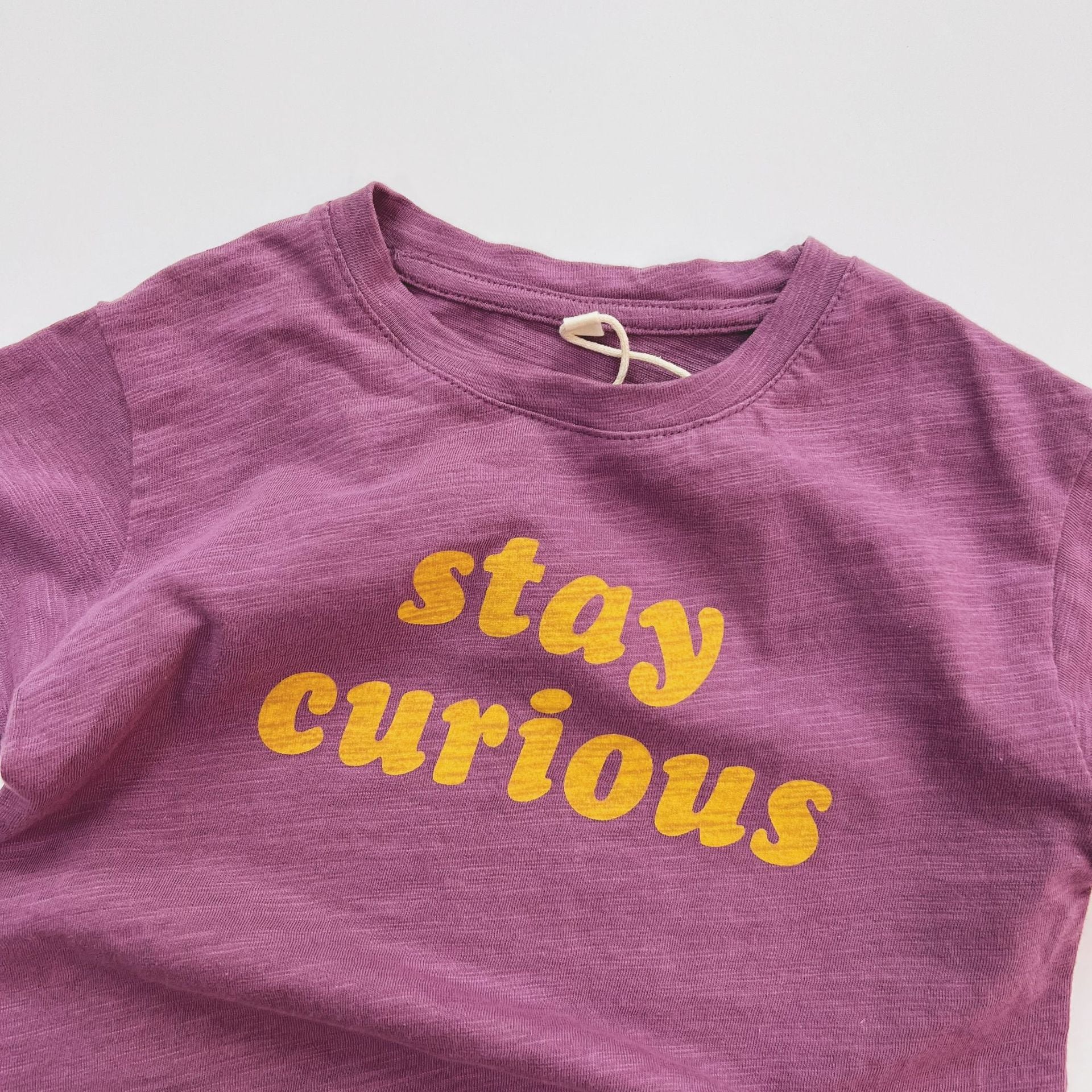 -キッズ レターロゴ プリント 半袖 Tシャツ グレープ パープル ユニセックス - mamahalo shop - 半袖Tシャツ -  べビー服 - 子供服 - 男の子 - 女の子