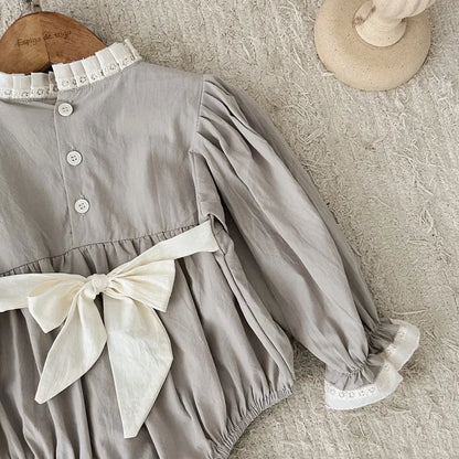 -ベビーロンパース レーススタンドカラー長袖パフスリーブボディスーツ グレーグリーン【mh0006698】 - mamahalo shop - 長袖ロンパース -  べビー服 - 子供服 - 男の子 - 女の子