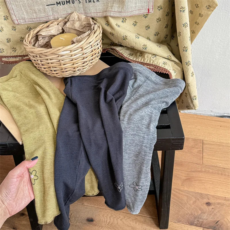 -キッズパンツ フラワーワンポイントプリントレギンスパンツ 3カラー - mamahalo shop - レギンスパンツ -  べビー服 - 子供服 - 男の子 - 女の子