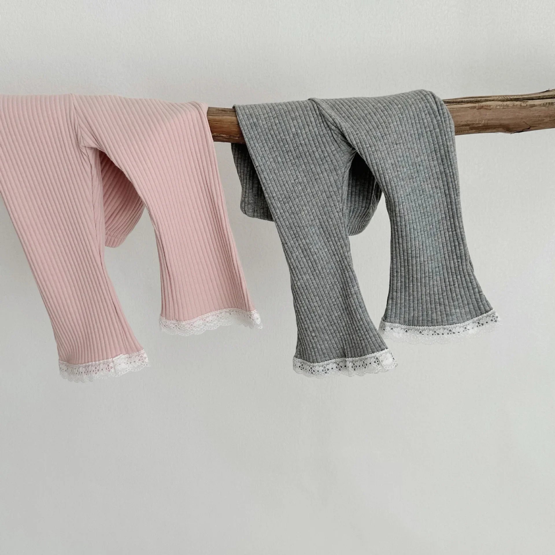 -ベビーパンツ 裾レースレギンスパンツ 2カラー - mamahalo shop - レギンスパンツ -  べビー服 - 子供服 - 男の子 - 女の子