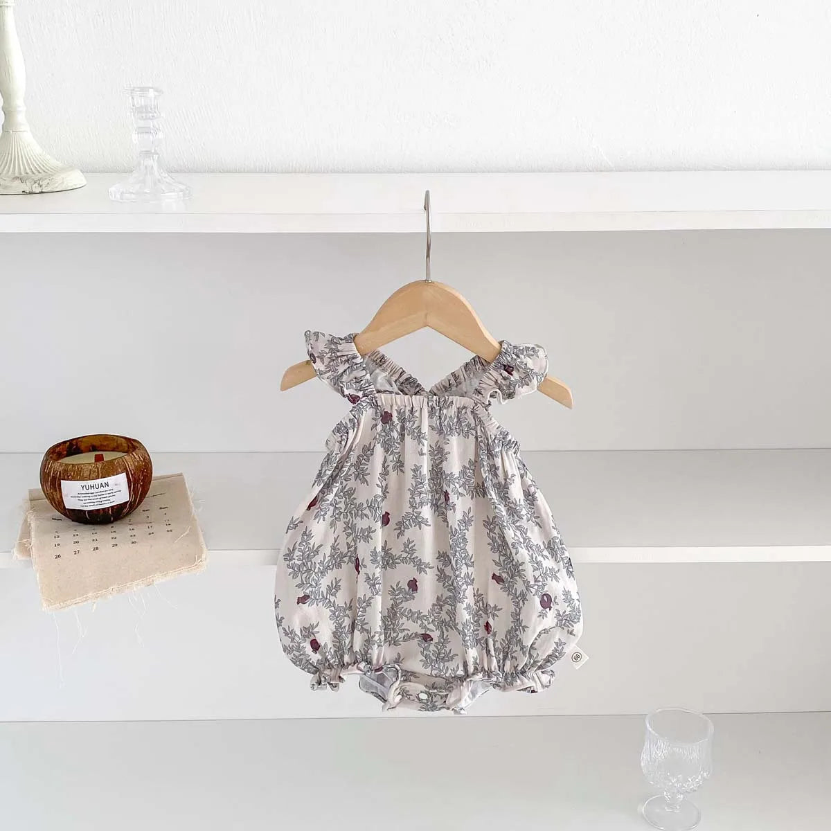 -ベビーロンパース フリルサスペンダーボディスーツ フラワー花柄プリント【mh0006193】 - mamahalo shop - ノースリーブロンパース -  べビー服 - 子供服 - 男の子 - 女の子