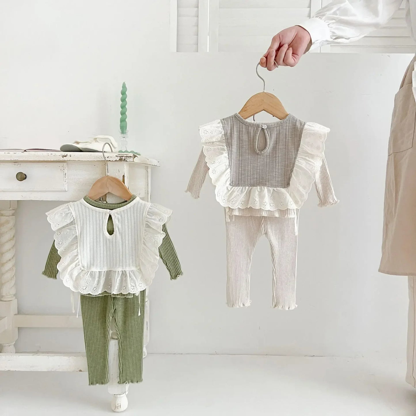 -ベビーセットアップ 3点セット 長袖Tシャツ+ロングパンツ+フリルビブスタイ 2カラー - mamahalo shop - 長袖セットアップ -  べビー服 - 子供服 - 男の子 - 女の子