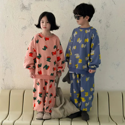 -キッズセットアップ 2点セット ロゴプリント柄スウェットシャツ+スウェットパンツ 2カラー【mh0007137】 - mamahalo shop - 長袖セットアップ -  べビー服 - 子供服 - 男の子 - 女の子