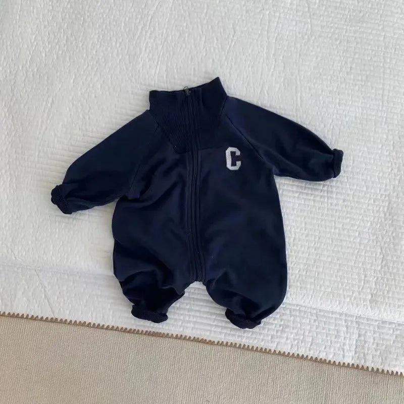 -ベビージャンプスーツ 長袖つなぎ 襟付き ジップアップ レターロゴ 2カラー【mh0006447】 - mamahalo shop - 長袖ジャンプスーツ -  べビー服 - 子供服 - 男の子 - 女の子
