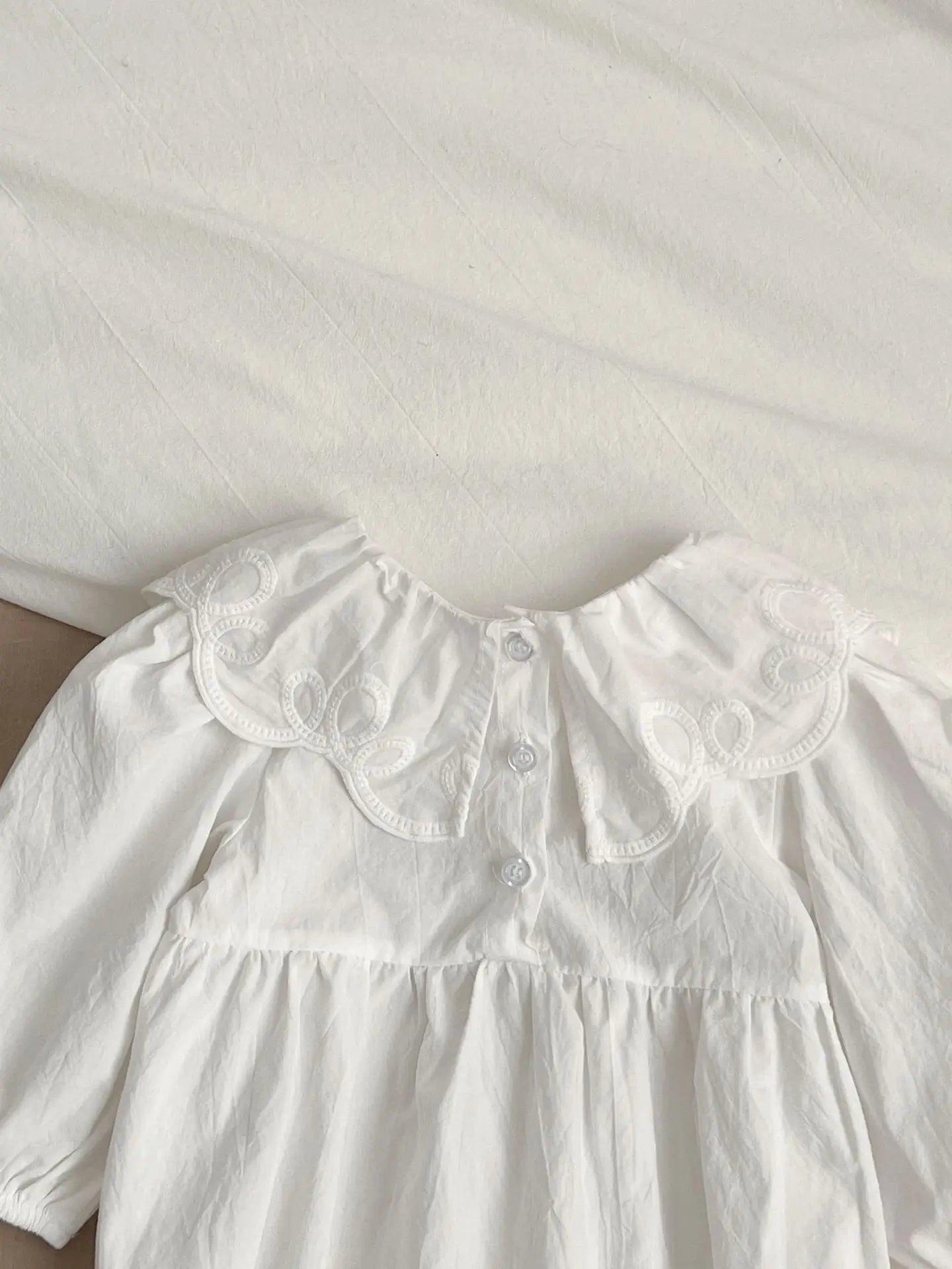 -ベビーロンパース ヘアバンドセット 長袖サークル襟ボディスーツ+リボンヘアバンド ホワイト【mh0004697】 - mamahalo shop - 長袖ロンパース -  べビー服 - 子供服 - 男の子 - 女の子