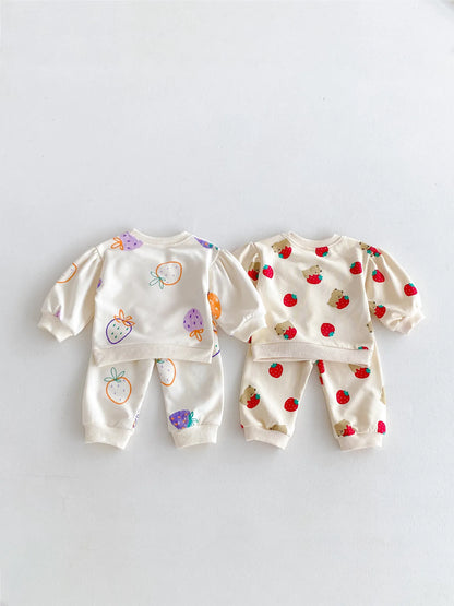 -ベビーキッズセットアップ 2点セット 長袖スウェットシャツ+ロングパンツ いちごストロベリープリント【mh0006361】 - mamahalo shop - 長袖セットアップ -  べビー服 - 子供服 - 男の子 - 女の子