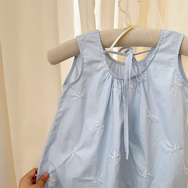 -キッズワンピース ノースリーブルーズワンピース リボン刺繍 ブルー【mh0006022】 - mamahalo shop - ノースリーブワンピース -  べビー服 - 子供服 - 男の子 - 女の子