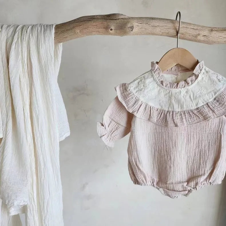 -ベビーロンパース 長袖ボディスーツ レースフリルパッチワーク ベージュ/ピンク/2カラー - mamahalo shop - 長袖ロンパース -  べビー服 - 子供服 - 男の子 - 女の子