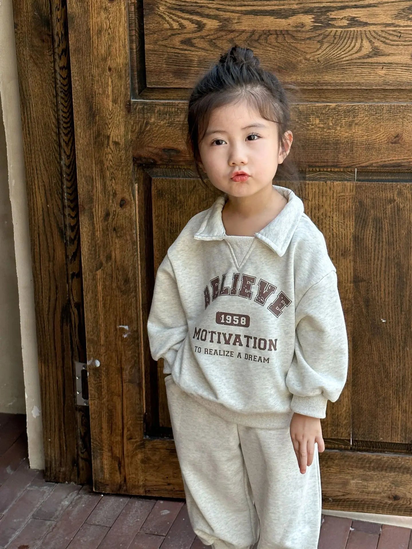 -キッズセットアップ 2点セット 長袖襟付きスウェットシャツ+ロングパンツ レターロゴプリント 2カラー - mamahalo shop - 長袖セットアップ -  べビー服 - 子供服 - 男の子 - 女の子