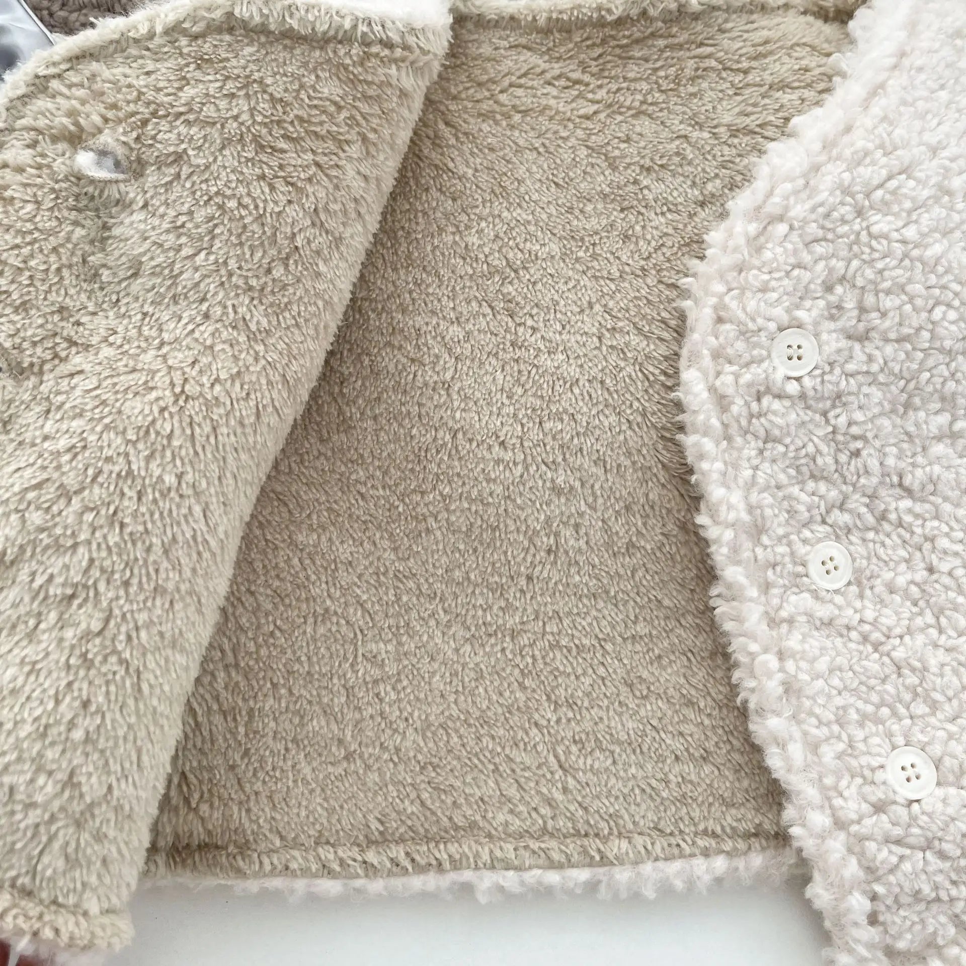 -ベビーベスト ボアフリースアウター リボンアクセント ベージュ カーキ 2カラー - mamahalo shop - ベスト -  べビー服 - 子供服 - 男の子 - 女の子