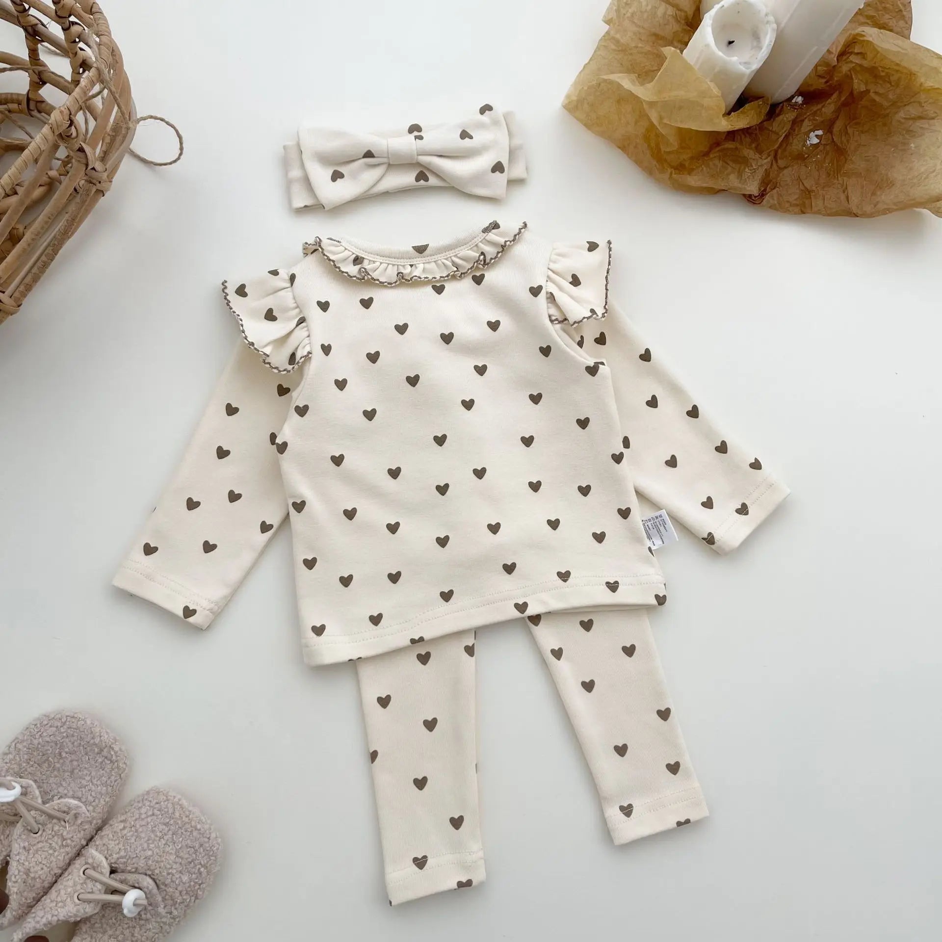 -ベビーパジャマセット 長袖ショルダーフリルTシャツ+ロングパンツ+ヘアバンド ハートプリント【mh0006354】 - mamahalo shop - 長袖パジャマ -  べビー服 - 子供服 - 男の子 - 女の子