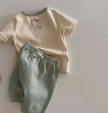 -ベビーセットアップ 2点セット 半袖Tシャツ+ショートパンツ ラビット バニーロゴワンポイント 3カラー - mamahalo shop - 半袖セットアップ -  べビー服 - 子供服 - 男の子 - 女の子