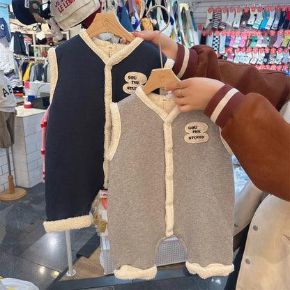 -ベビージャンプスーツ ボアフリースノースリーブロンパース ベストアウター 2カラー ボーイズ 男の子 子供服 - mamahalo shop - ノースリーブジャンプスーツ -  べビー服 - 子供服 - 男の子 - 女の子