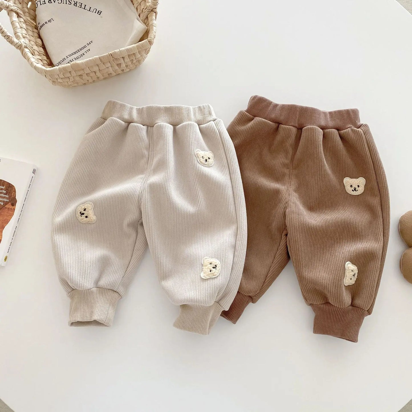 -ベビーキッズ コーデュロイベアくまワッペンロングパンツ 2カラー【mh0006945】 - mamahalo shop - ロングパンツ・スウェットパンツ -  べビー服 - 子供服 - 男の子 - 女の子