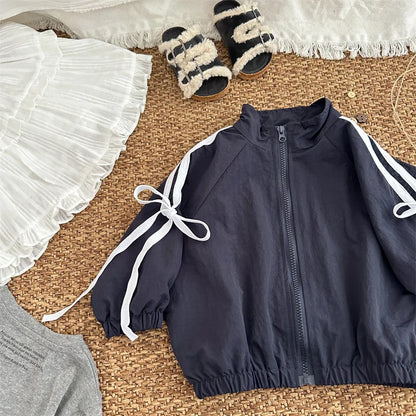 -キッズアウター スタンドカラージップアップサイドリボンジャンパージャケット ブラック - mamahalo shop - ショートコート・ジャケット・ジャンパー -  べビー服 - 子供服 - 男の子 - 女の子