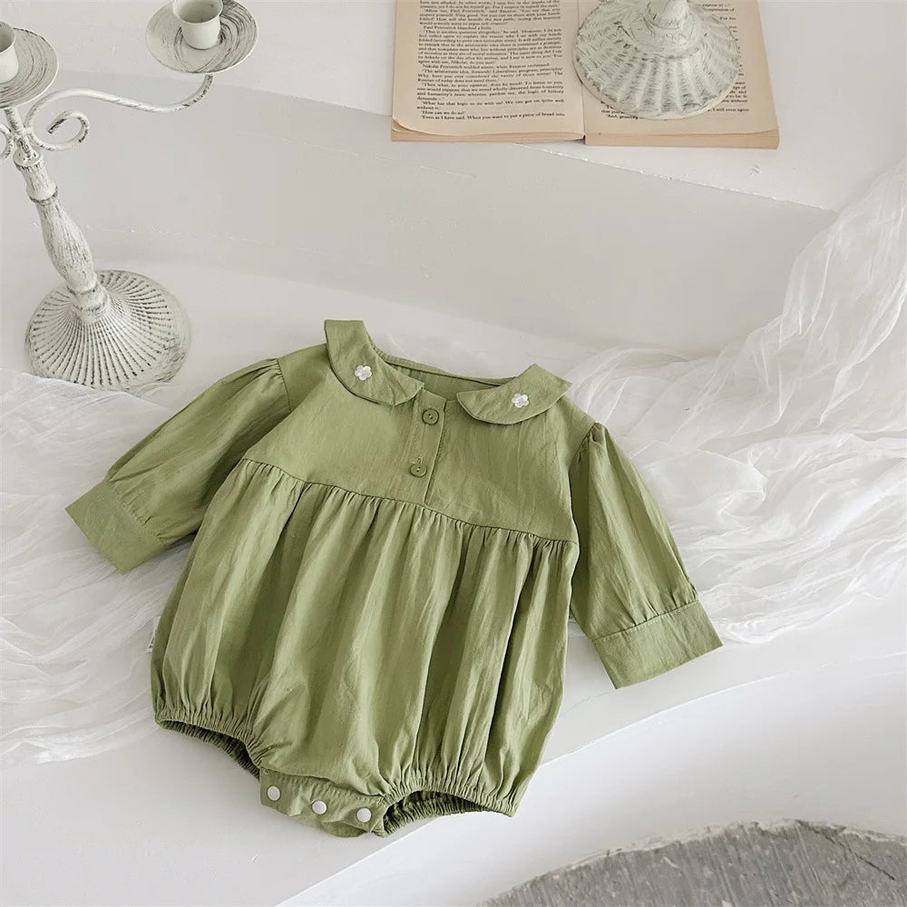 -ベビーロンパース/エプロンドレス フラワー刺繍ワンポイント襟長袖ボディスーツ/フリル重ね着エプロンワンピース - mamahalo shop - ロンパースセットアップ -  べビー服 - 子供服 - 男の子 - 女の子