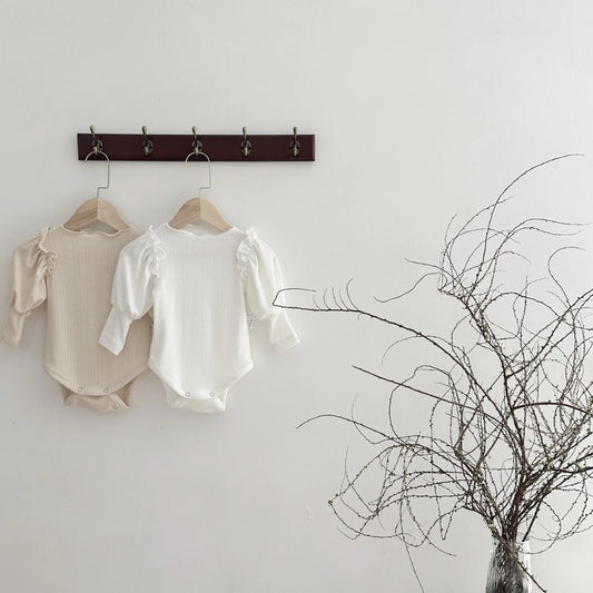 -ベビーロンパース 長袖パフスリーブボディスーツ ショルダーフリル 2カラー【mh0006393】 - mamahalo shop - 長袖ロンパース -  べビー服 - 子供服 - 男の子 - 女の子