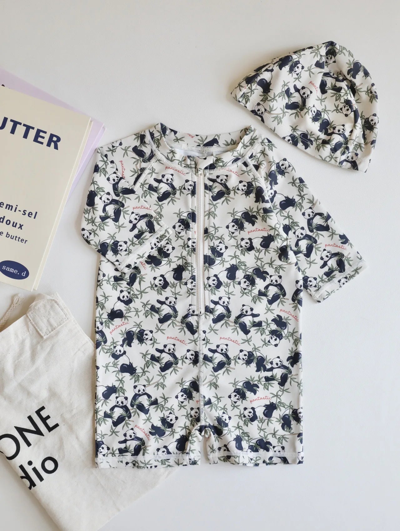 -キッズ水着 ボーイズ 長袖ジップアップつなぎ ワンピース+帽子セット アニマルプリント スイムウェア【mh0005992】 - mamahalo shop - ベビー用水着 -  べビー服 - 子供服 - 男の子 - 女の子