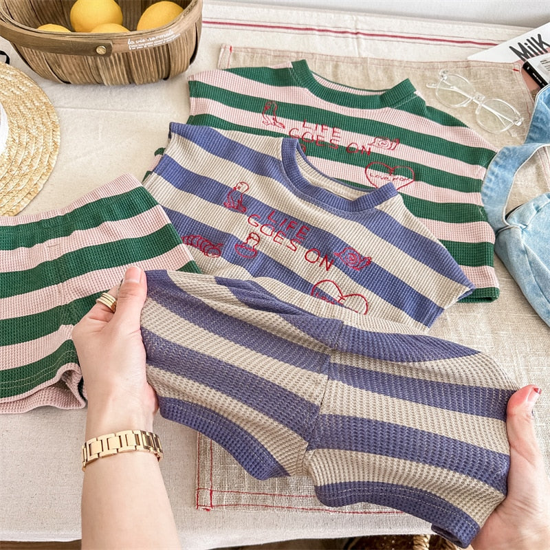 -キッズ ボーダー セットアップ レターロゴ 刺繍 ノースリーブ ルーズ Tシャツ ショートパンツ グリーン ブルー ボーイズ - mamahalo shop - 半袖セットアップ -  べビー服 - 子供服 - 男の子 - 女の子