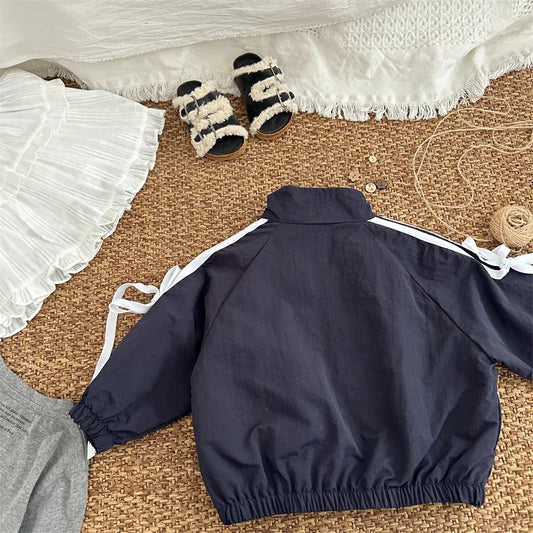 -キッズアウター スタンドカラージップアップサイドリボンジャンパージャケット ブラック - mamahalo shop - ショートコート・ジャケット・ジャンパー -  べビー服 - 子供服 - 男の子 - 女の子