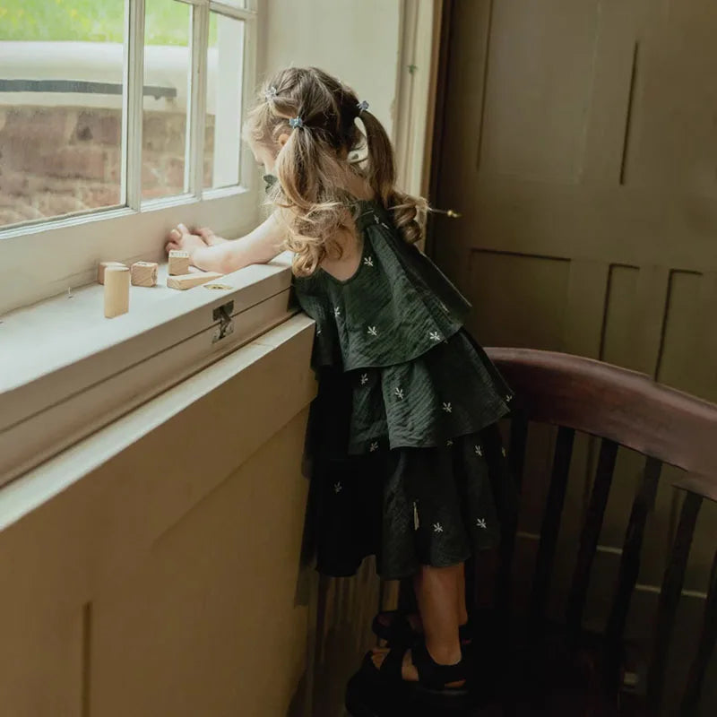 -キッズワンピース ショルダーフリルティアードワンピース 刺繍 2カラー【mh0005748】 - mamahalo shop - ノースリーブワンピース -  べビー服 - 子供服 - 男の子 - 女の子