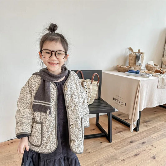 -キッズ キルティングジャケット ショートジャケット コート アウター バックレターロゴ フラワー 花柄プリント バイピング グレー ベージュ 2カラー ガールズ 女の子 子供服 - mamahalo shop - ショートコート・ジャケット・ジャンパー -  べビー服 - 子供服 - 男の子 - 女の子