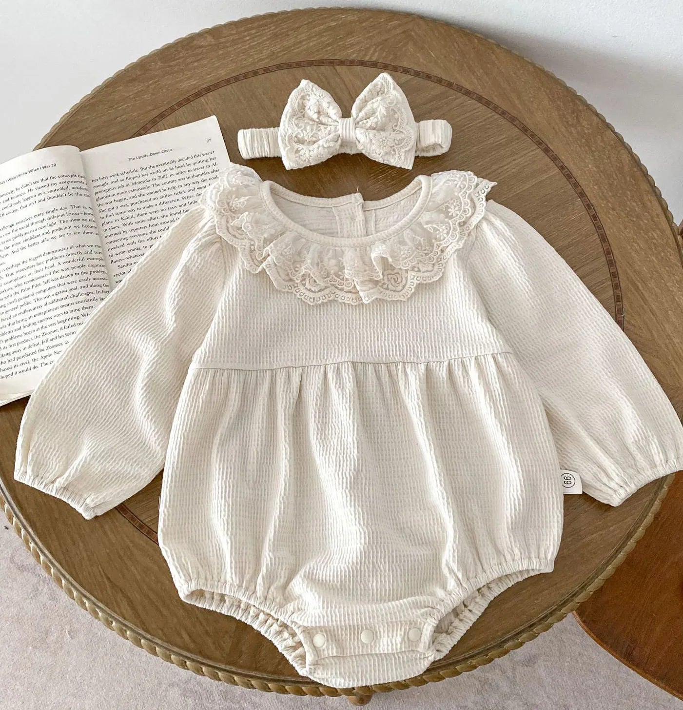 -ベビーロンパース ワッフル レースフリル 長袖ボディスーツ リボンヘアバンドセット コーヒー/ベージュ/2カラー - mamahalo shop - 長袖ロンパース -  べビー服 - 子供服 - 男の子 - 女の子