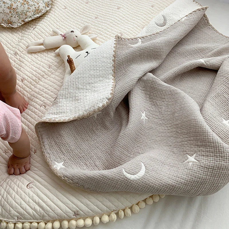 -ベビー ブランケット リバーシブル 毛布 おくるみ スワドル くま ベア ムーン スター 月 星 刺繍 80x150cm【mh0005093】 - mamahalo shop - ベビーブランケット・タオル -  べビー服 - 子供服 - 男の子 - 女の子