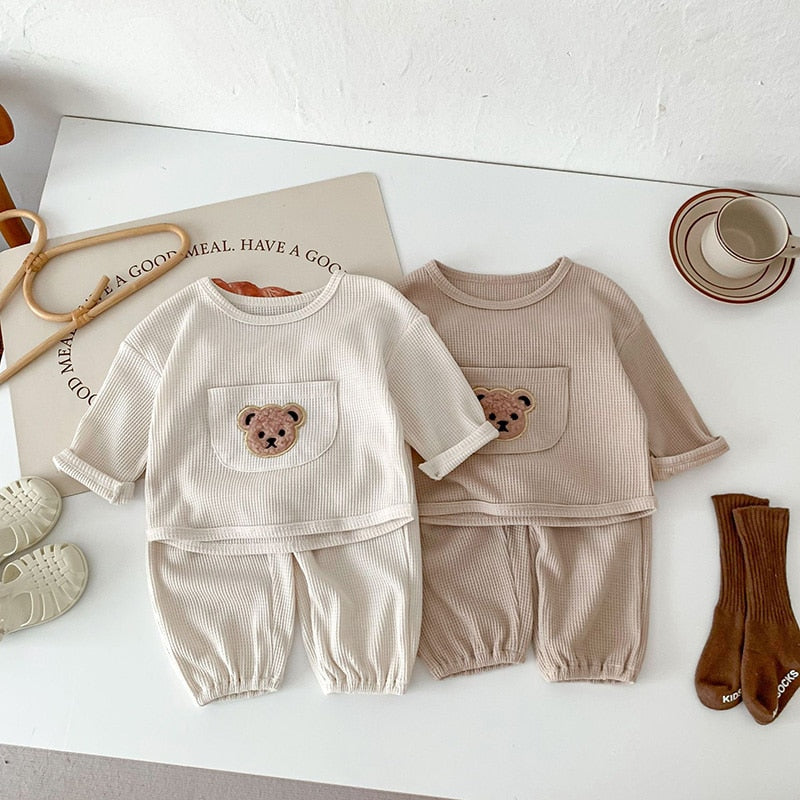 -ベビー ワッフル セットアップ くま ベア 長袖 Tシャツ パンツ ベージュ カーキ ユニセックス - mamahalo shop - 長袖セットアップ -  べビー服 - 子供服 - 男の子 - 女の子