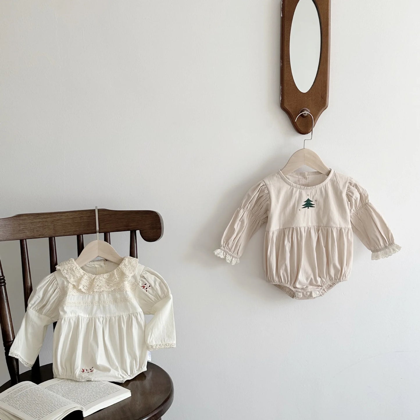 -ベビーロンパース 長袖ベルスリーブボディスーツ 木ツリー刺繍【mh0004665】 - mamahalo shop - 長袖ロンパース -  べビー服 - 子供服 - 男の子 - 女の子