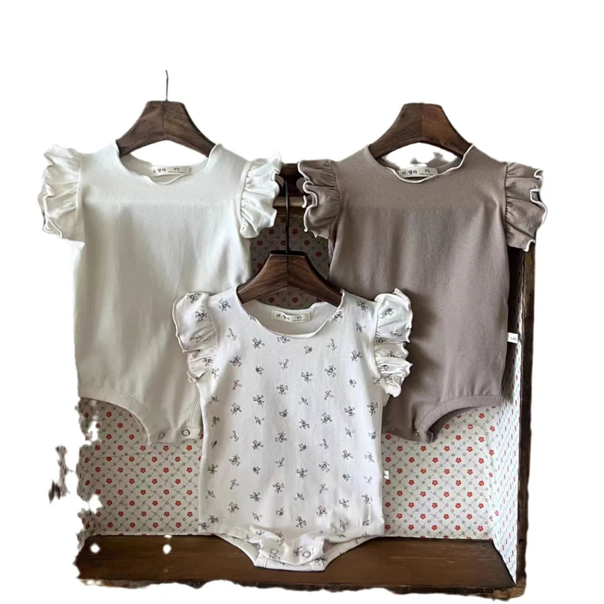 -ベビーロンパース フリルスリーブボディスーツ 3カラー【mh0005382】 - mamahalo shop - 半袖ロンパース -  べビー服 - 子供服 - 男の子 - 女の子