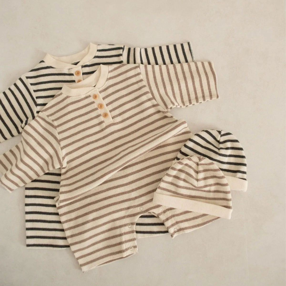-ベビーロンパース ワッフル 長袖ジャンプスーツ ボーダー柄 帽子セット - mamahalo shop - 長袖ロンパース -  べビー服 - 子供服 - 男の子 - 女の子