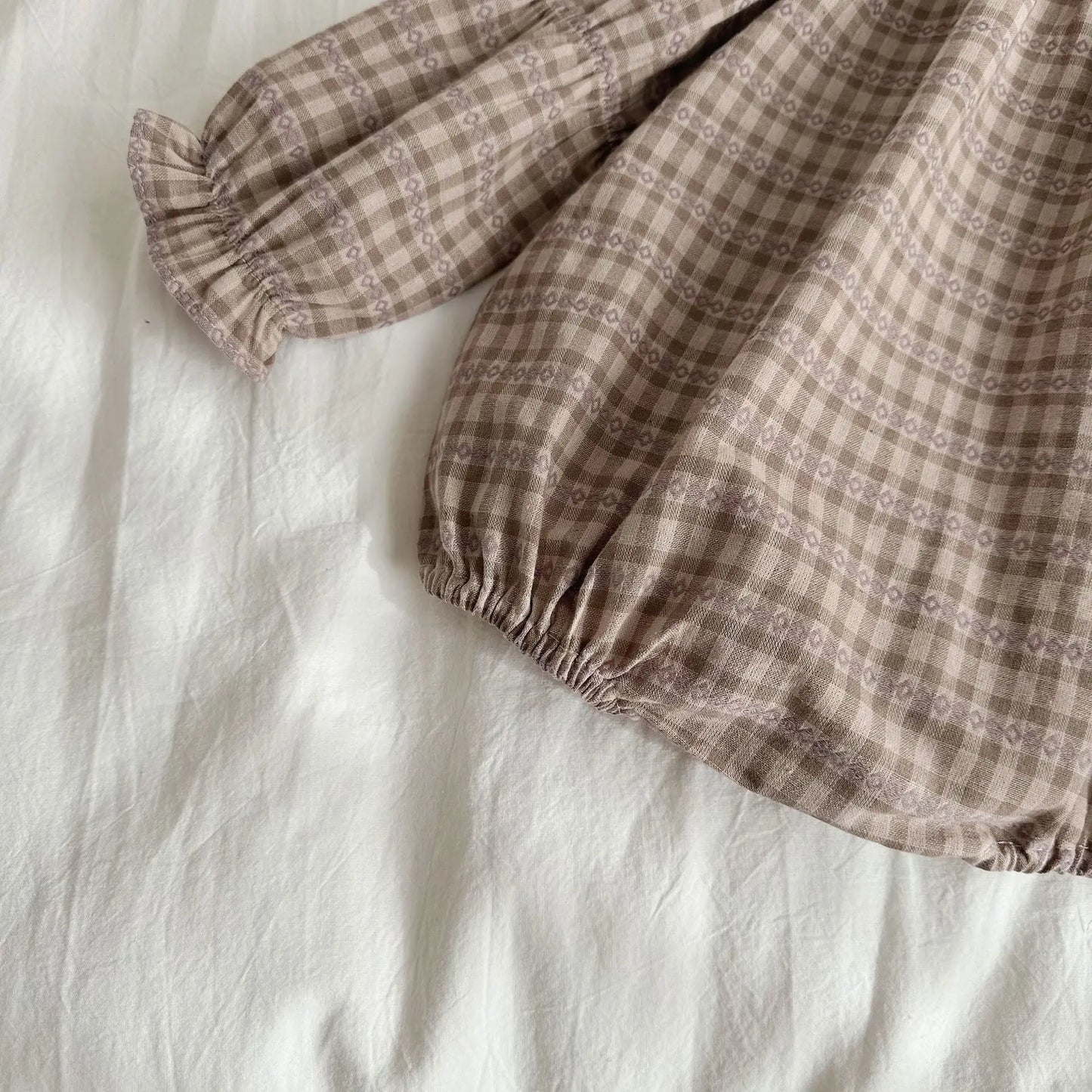 -ベビーロンパース チェック柄 フリル襟 長袖ボディスーツ - mamahalo shop - 長袖ロンパース -  べビー服 - 子供服 - 男の子 - 女の子