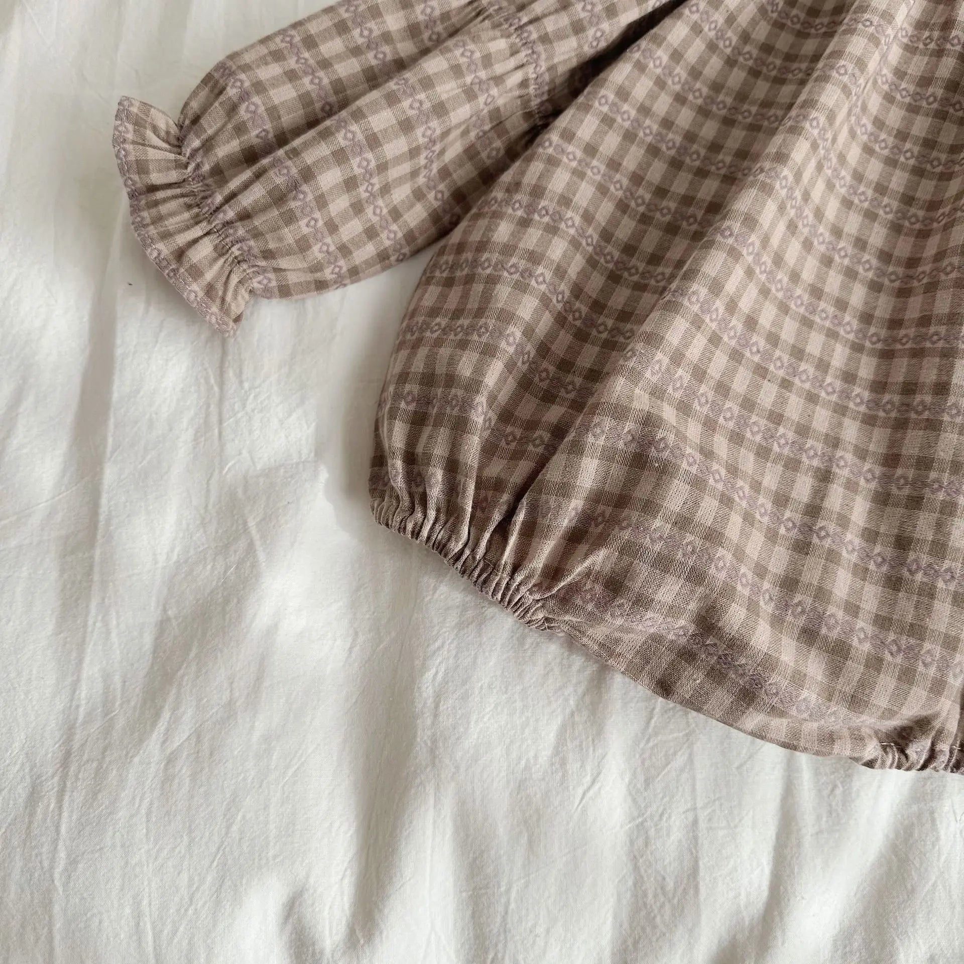 -ベビーロンパース チェック柄 フリル襟 長袖ボディスーツ - mamahalo shop - 長袖ロンパース -  べビー服 - 子供服 - 男の子 - 女の子