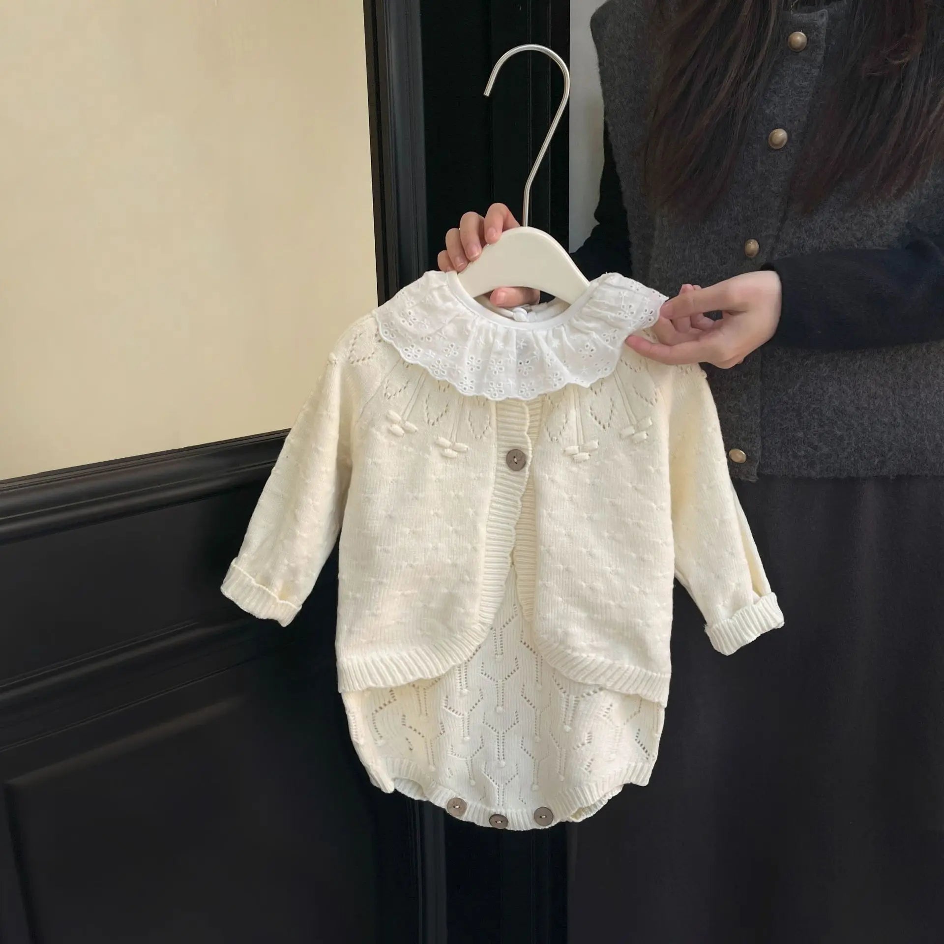 -ベビーカーディガン ロンパース ニットカーディガンセーター ニットサスペンダーボディスーツ 2カラー【mh0004401】 - mamahalo shop - カーディガン・パーカー -  べビー服 - 子供服 - 男の子 - 女の子