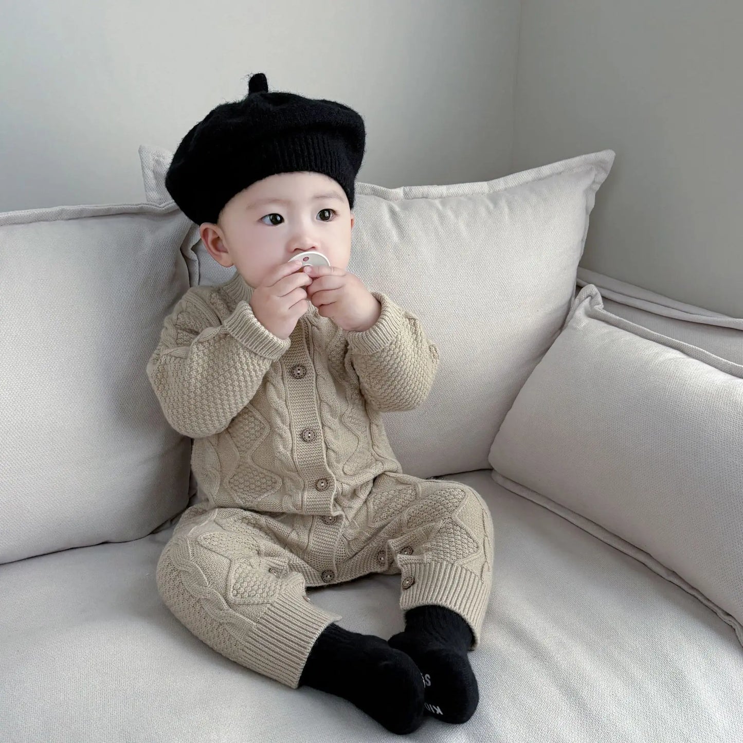 -ベビーロンパース 長袖ニットジャンプスーツ アランニットケーブル編み ホワイト/カーキ/2カラー【mh0004410】 - mamahalo shop - 長袖ロンパース -  べビー服 - 子供服 - 男の子 - 女の子