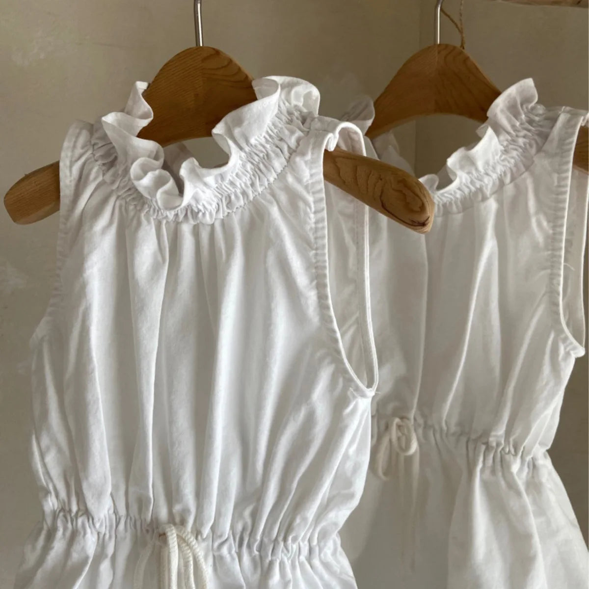 -ベビーロンパース ノースリーブウエストマークボディスーツ フラワー花柄プリント 2カラー【mh0005298】 - mamahalo shop - ノースリーブロンパース -  べビー服 - 子供服 - 男の子 - 女の子