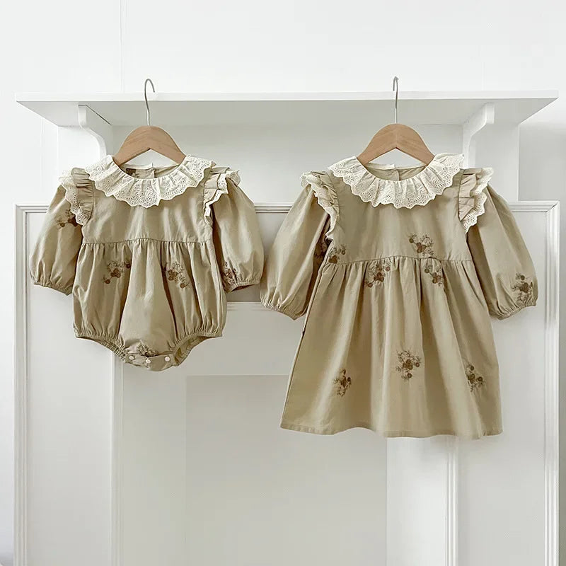 -ベビーロンパース/キッズワンピース レースラッフル襟ショルダーフリルフラワープリント長袖ボディスーツ/ワンピース リンクコーデ 姉妹 お揃いコーデ【mh0007420】 - mamahalo shop - 長袖ロンパース -  べビー服 - 子供服 - 男の子 - 女の子