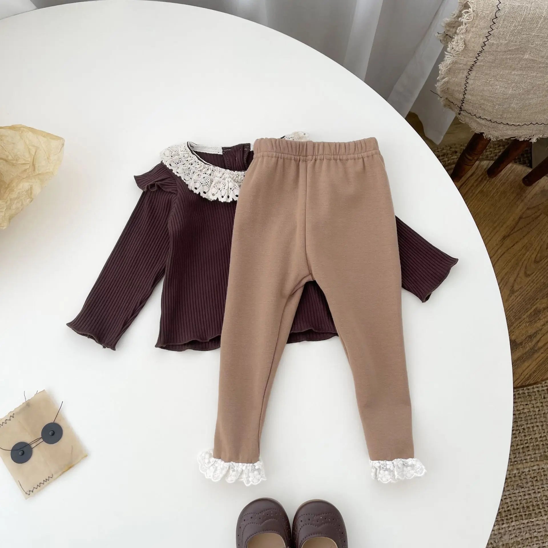 -ベビーパンツ 裾レースフリルレギンスパンツ 2カラー【mh0006829】 - mamahalo shop - レギンスパンツ -  べビー服 - 子供服 - 男の子 - 女の子