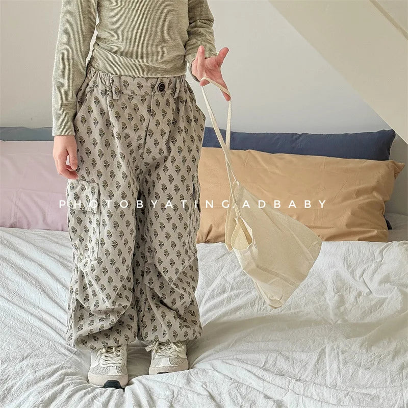 -キッズパンツ フラワー花柄プリント カーゴパンツ 2カラー - mamahalo shop - ロングパンツ・スウェットパンツ -  べビー服 - 子供服 - 男の子 - 女の子